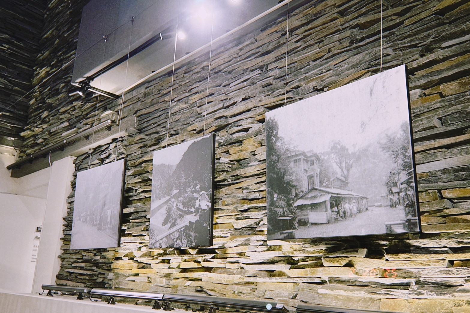 【時代印記:老街與烏來橋影像展】展場
