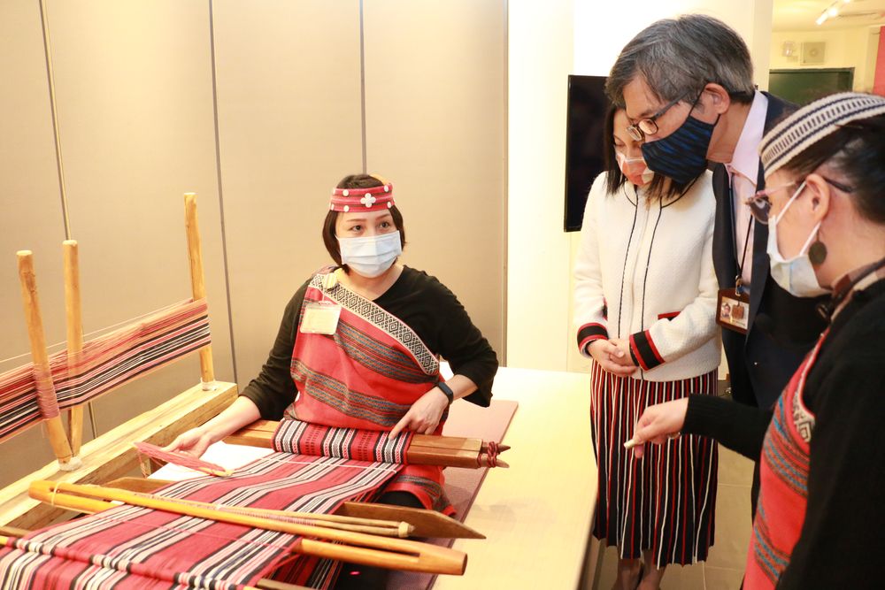 經緯之間 織織不倦—烏來泰雅織女與織物的對話現場實際編織活動